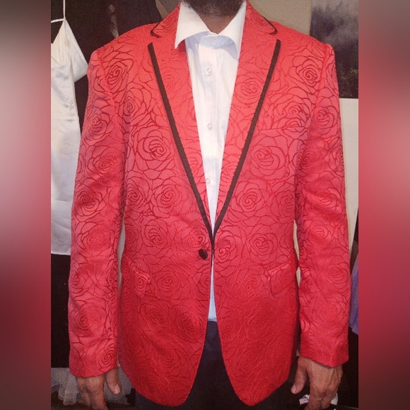 Men's Red Roses Pattern Tuxedo - Picture 5 of 7
